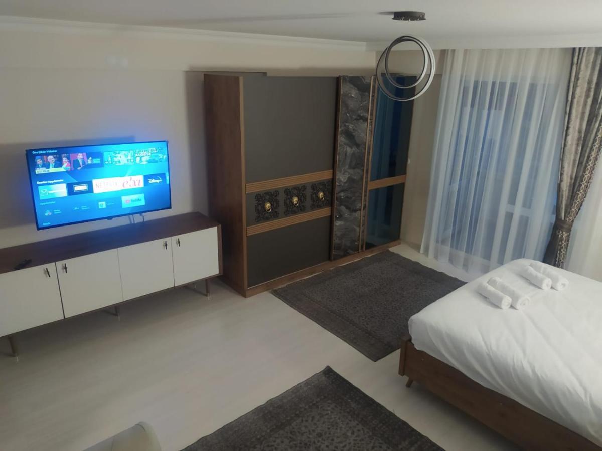Hotel Deluxe *