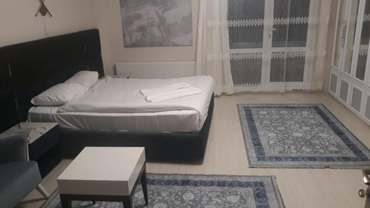 Hotel Deluxe *