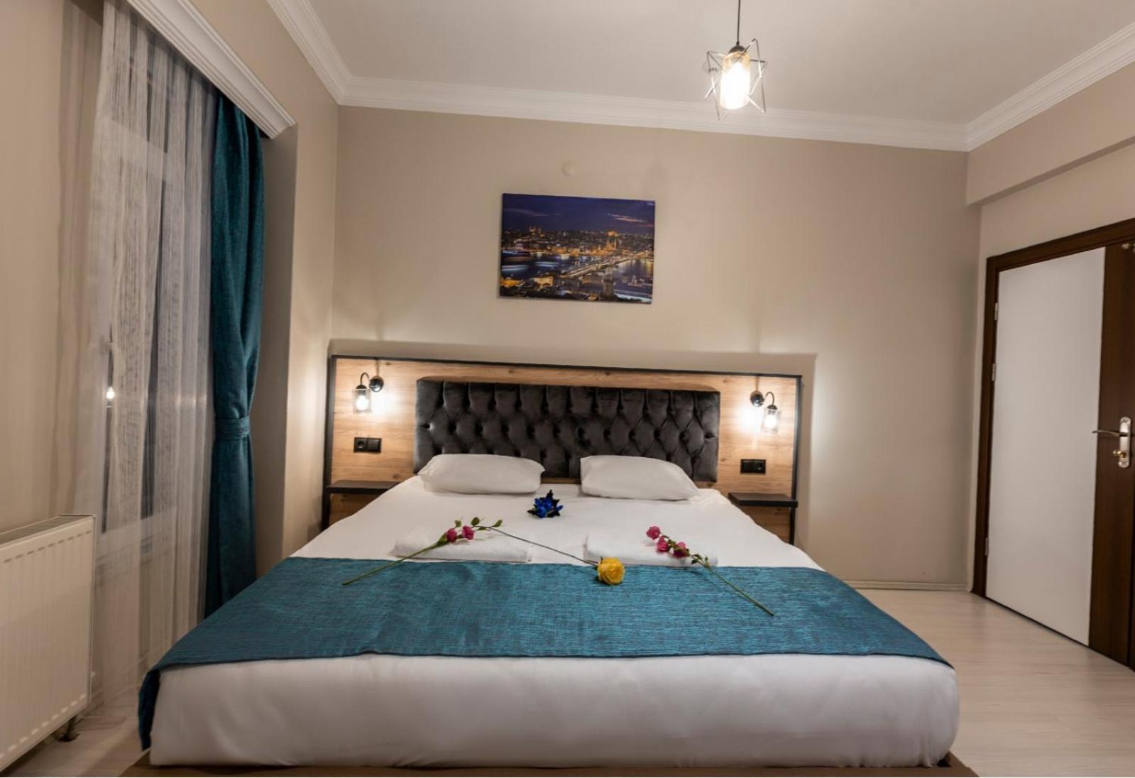 Deluxe Hotel *
